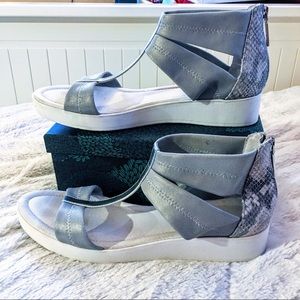 Donald J Pliner Sandals